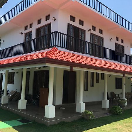 Pick & Go White House Bed and Breakfast Negombo Eksteriør billede