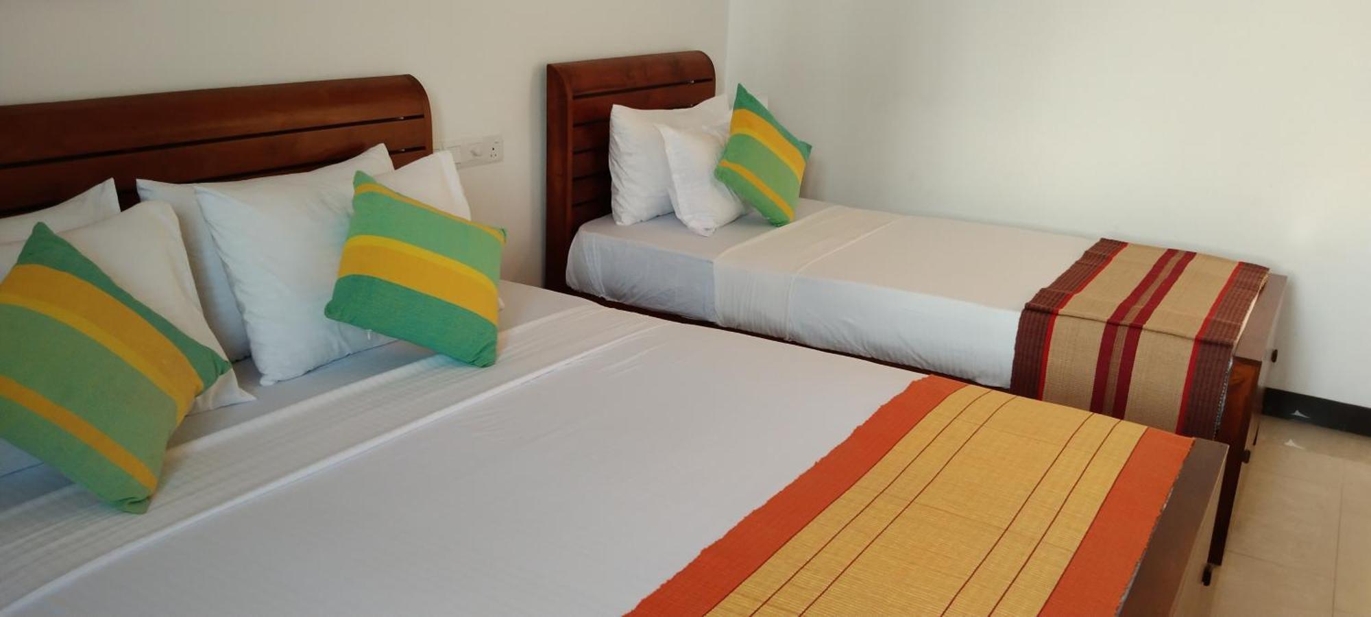 Pick & Go White House Bed and Breakfast Negombo Eksteriør billede