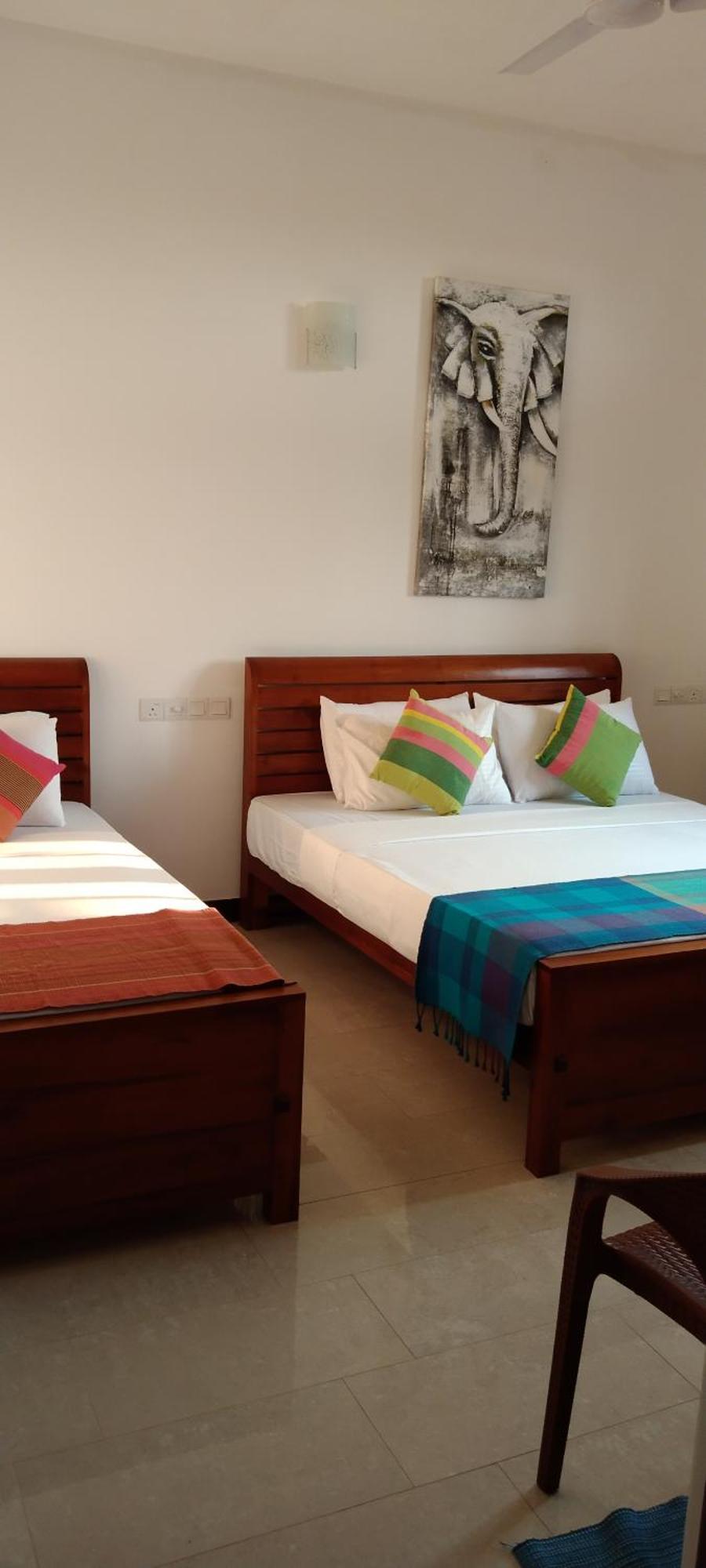 Pick & Go White House Bed and Breakfast Negombo Eksteriør billede