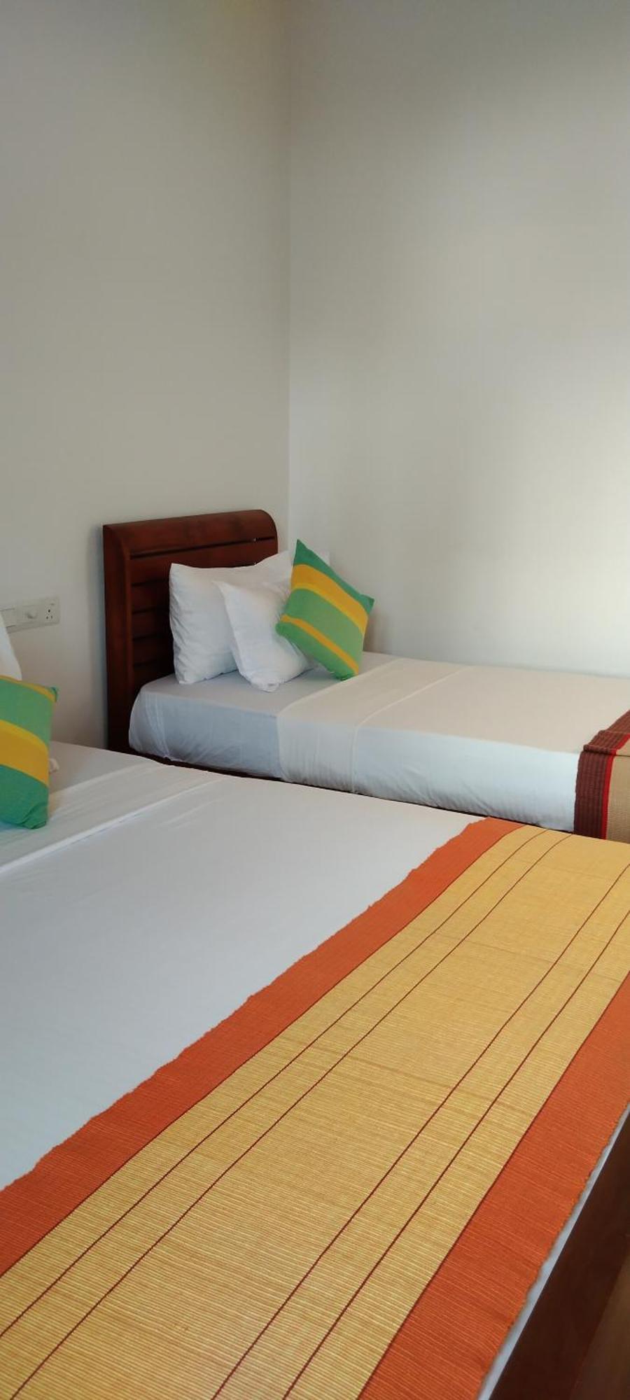 Pick & Go White House Bed and Breakfast Negombo Eksteriør billede