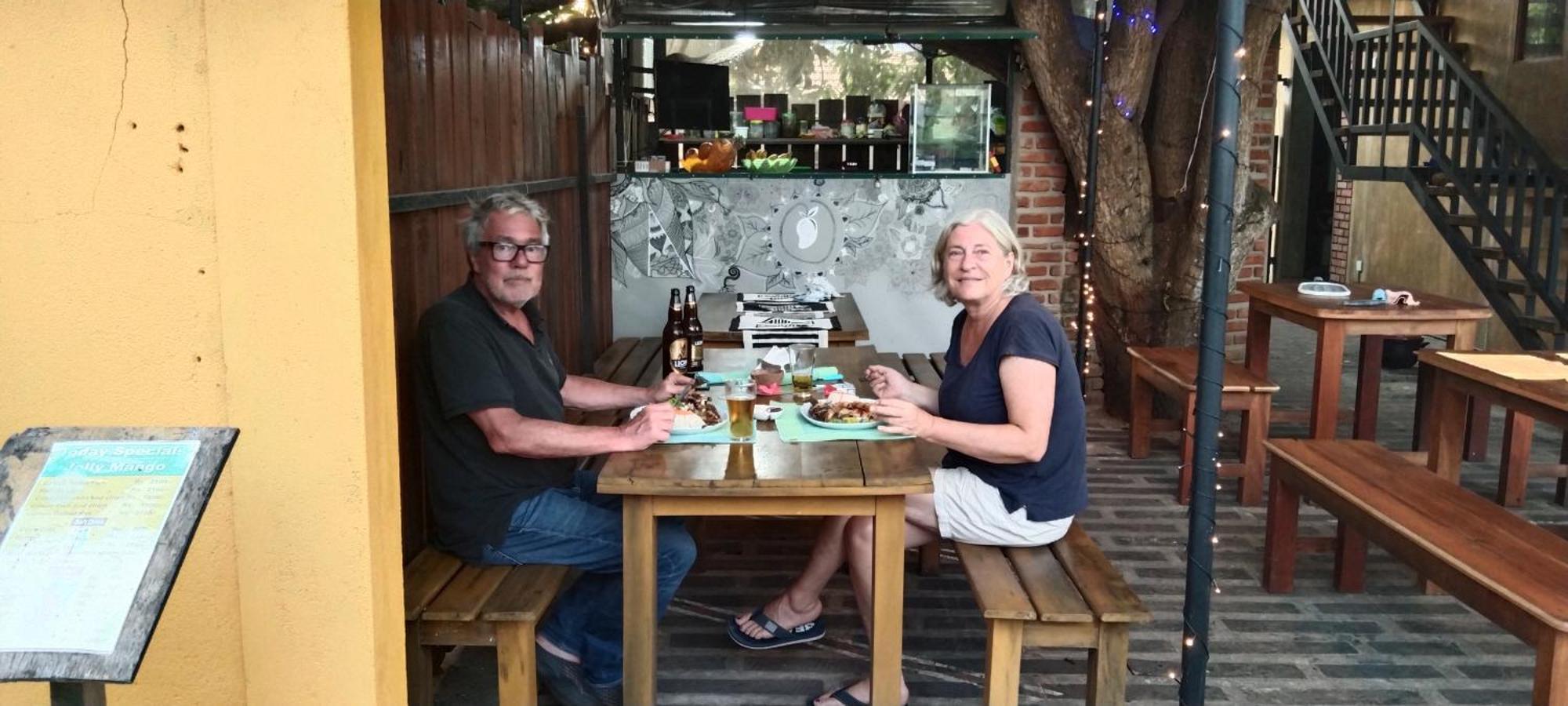 Pick & Go White House Bed and Breakfast Negombo Eksteriør billede