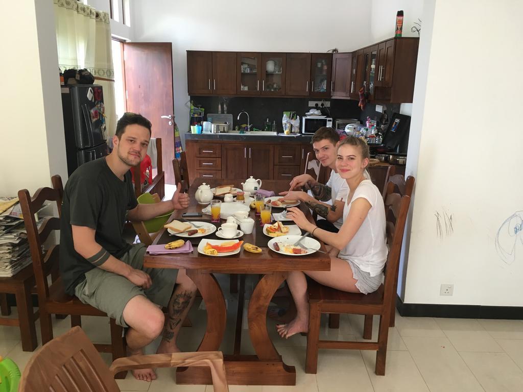 Pick & Go White House Bed and Breakfast Negombo Eksteriør billede