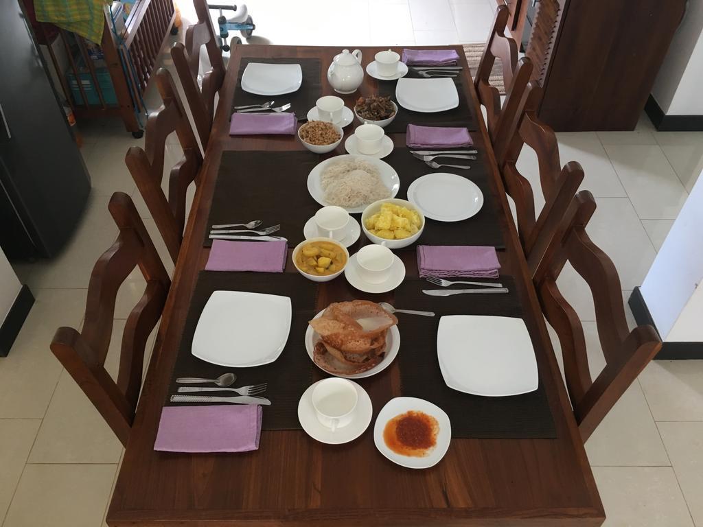 Pick & Go White House Bed and Breakfast Negombo Eksteriør billede