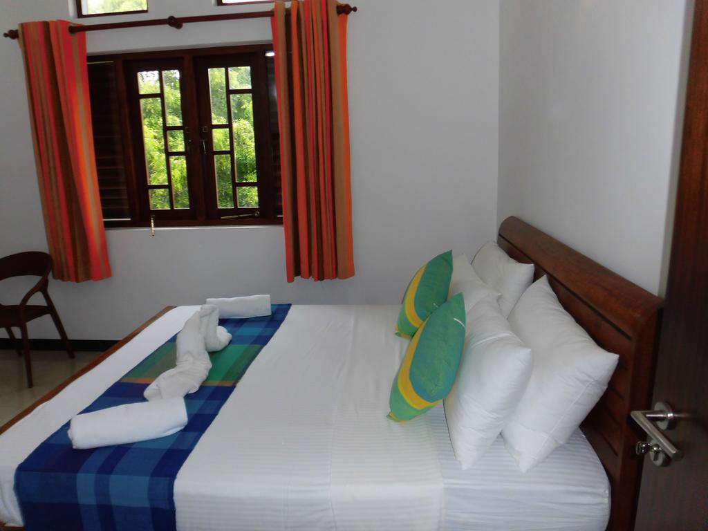Pick & Go White House Bed and Breakfast Negombo Eksteriør billede