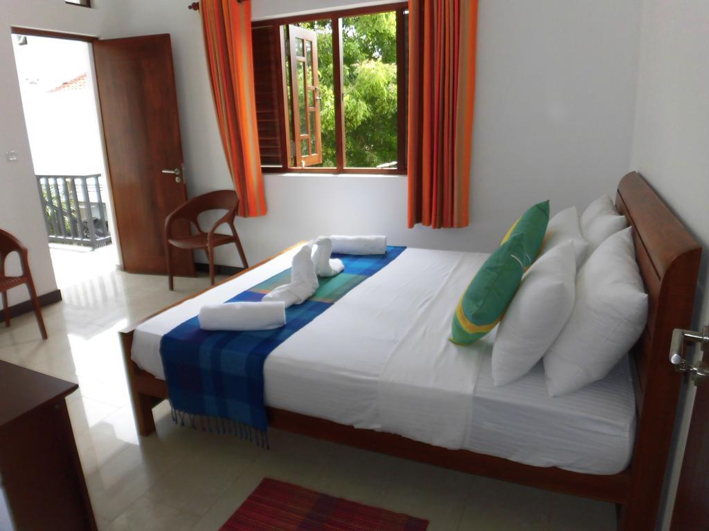 Pick & Go White House Bed and Breakfast Negombo Eksteriør billede