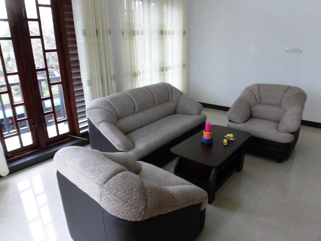 Pick & Go White House Bed and Breakfast Negombo Eksteriør billede