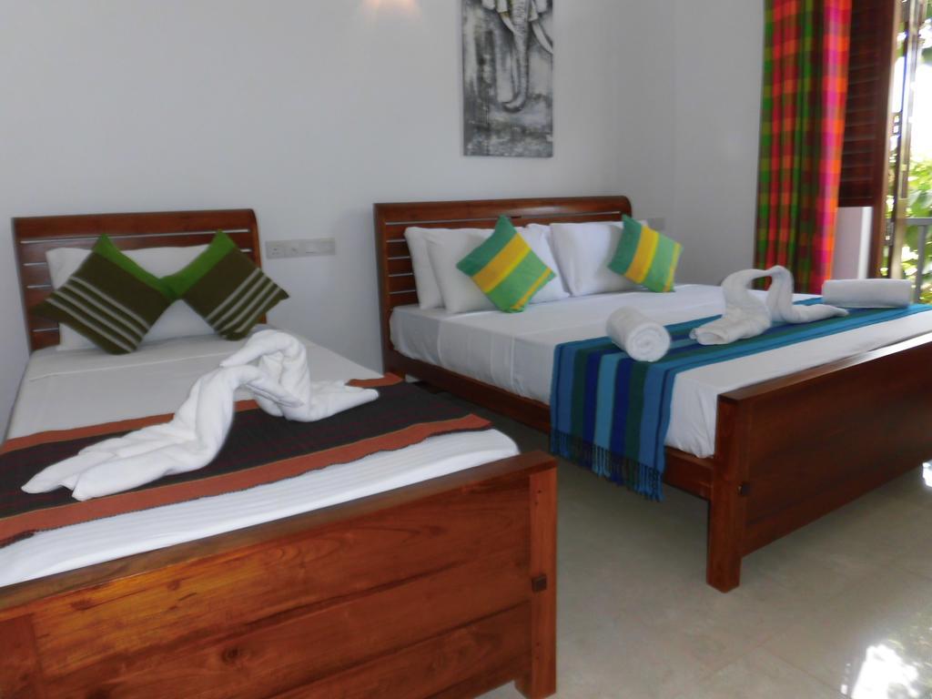Pick & Go White House Bed and Breakfast Negombo Eksteriør billede