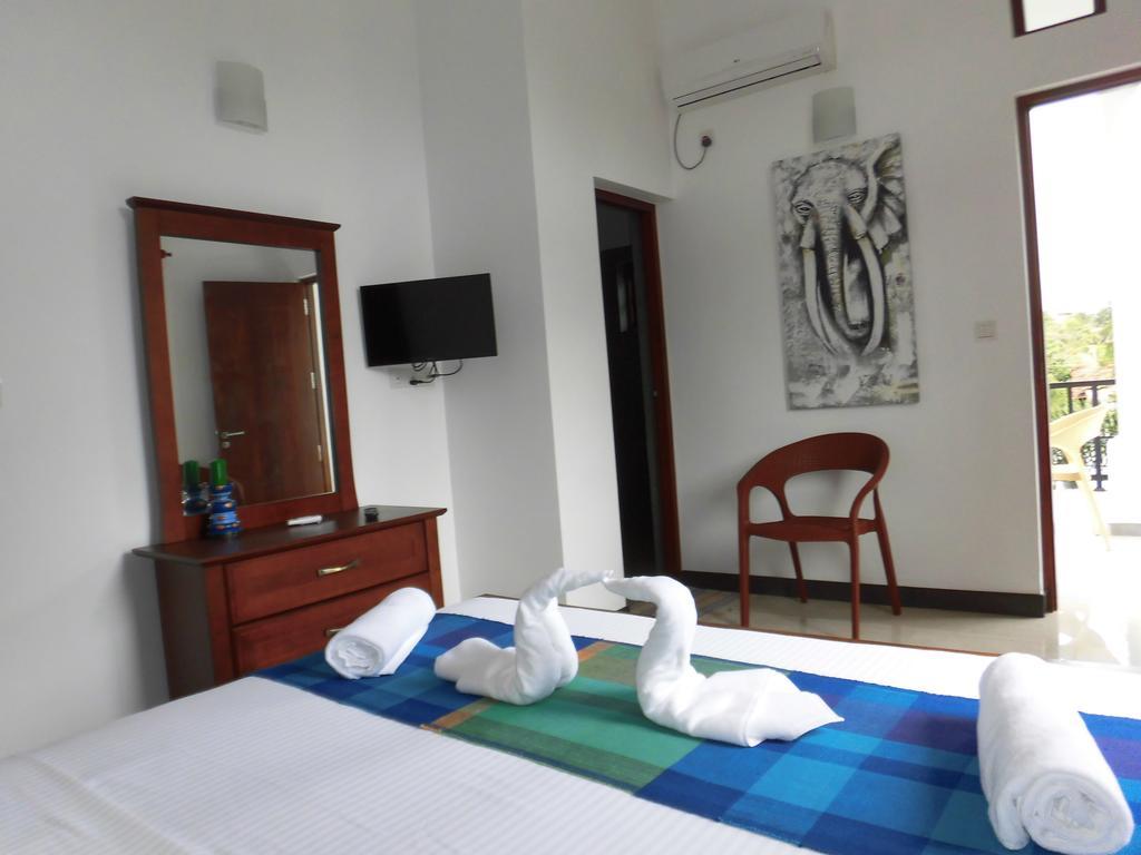 Pick & Go White House Bed and Breakfast Negombo Eksteriør billede
