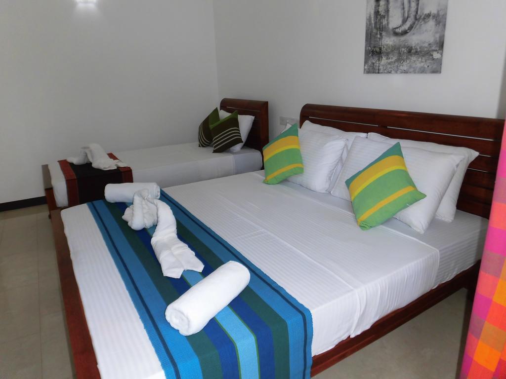Pick & Go White House Bed and Breakfast Negombo Eksteriør billede