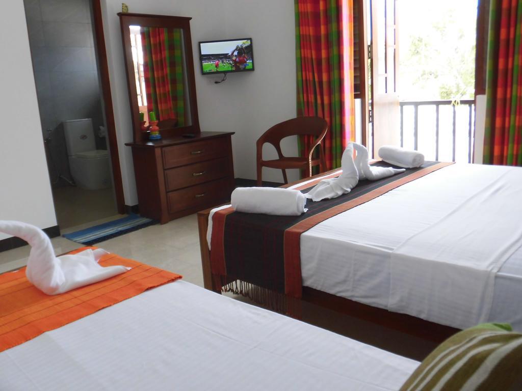 Pick & Go White House Bed and Breakfast Negombo Eksteriør billede