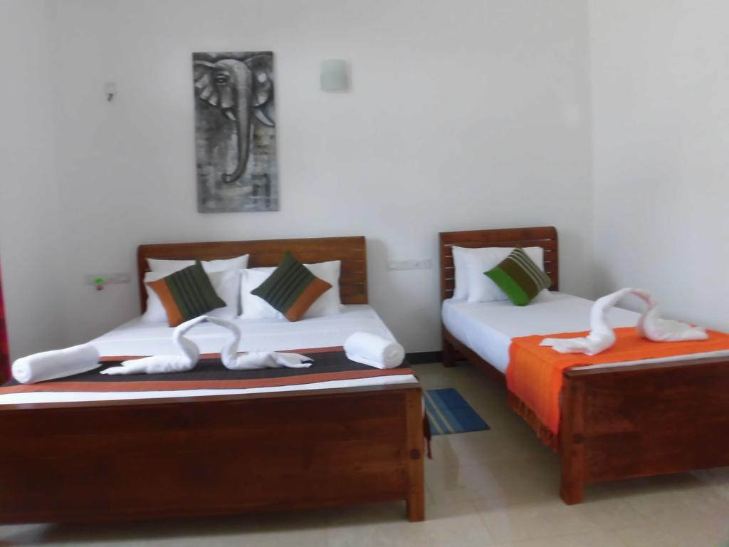 Pick & Go White House Bed and Breakfast Negombo Eksteriør billede