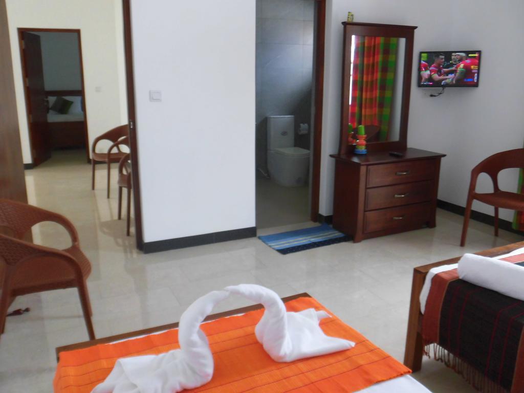 Pick & Go White House Bed and Breakfast Negombo Eksteriør billede
