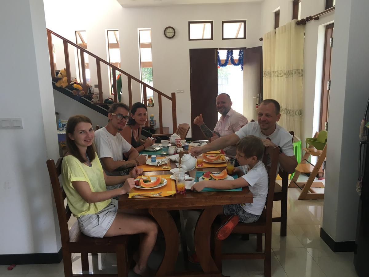 Pick & Go White House Bed and Breakfast Negombo Eksteriør billede