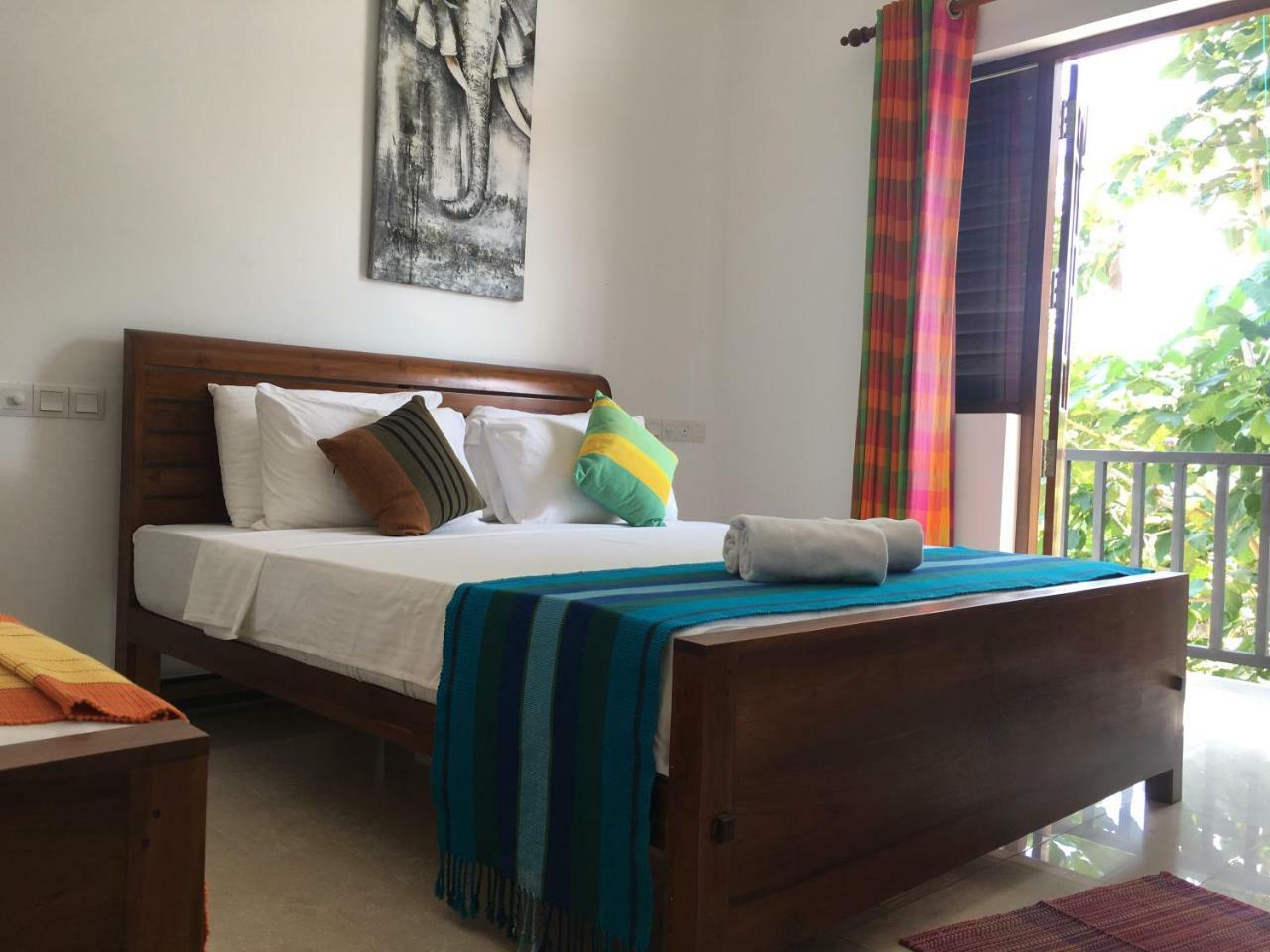 Pick & Go White House Bed and Breakfast Negombo Eksteriør billede