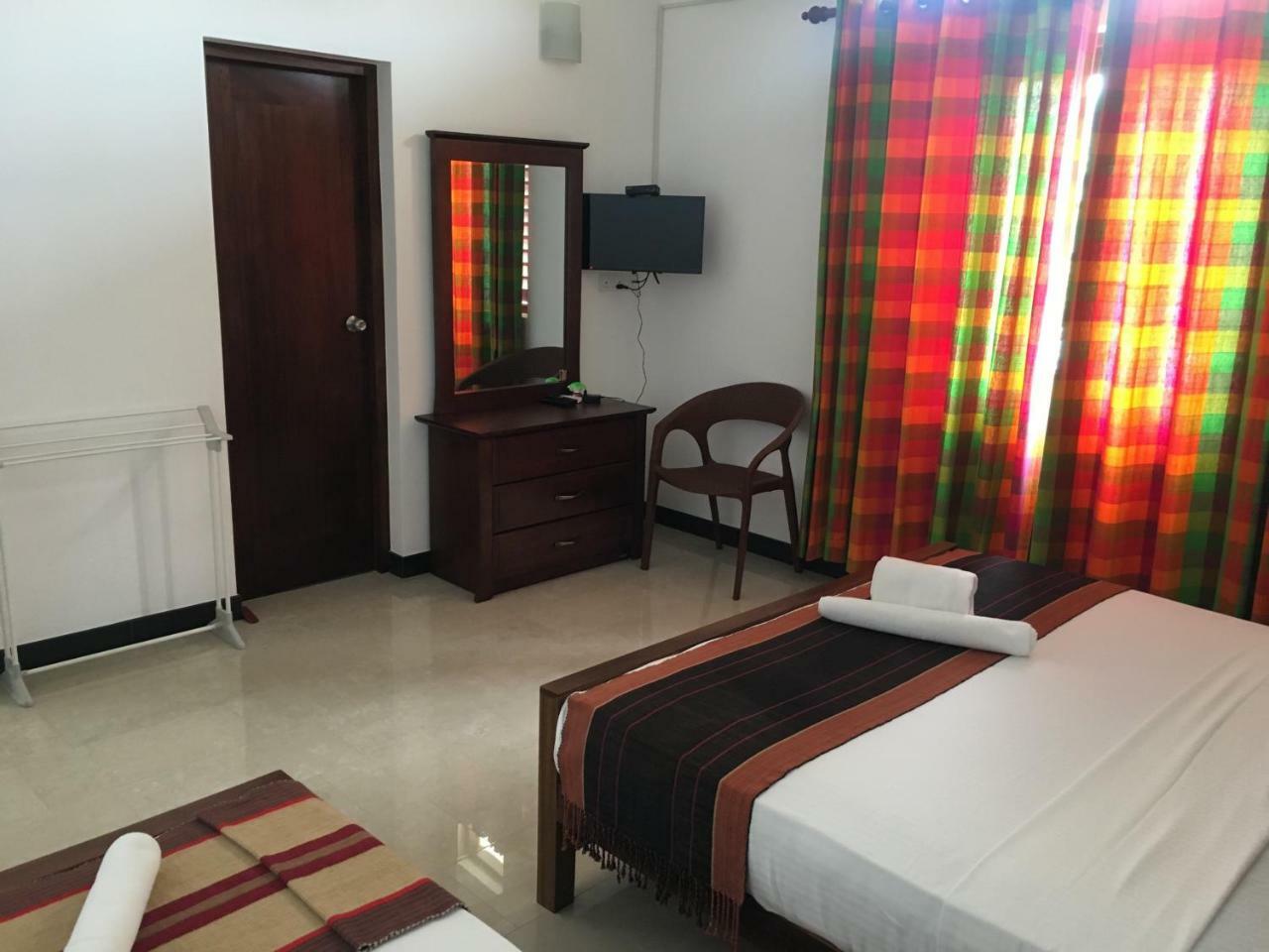 Pick & Go White House Bed and Breakfast Negombo Eksteriør billede
