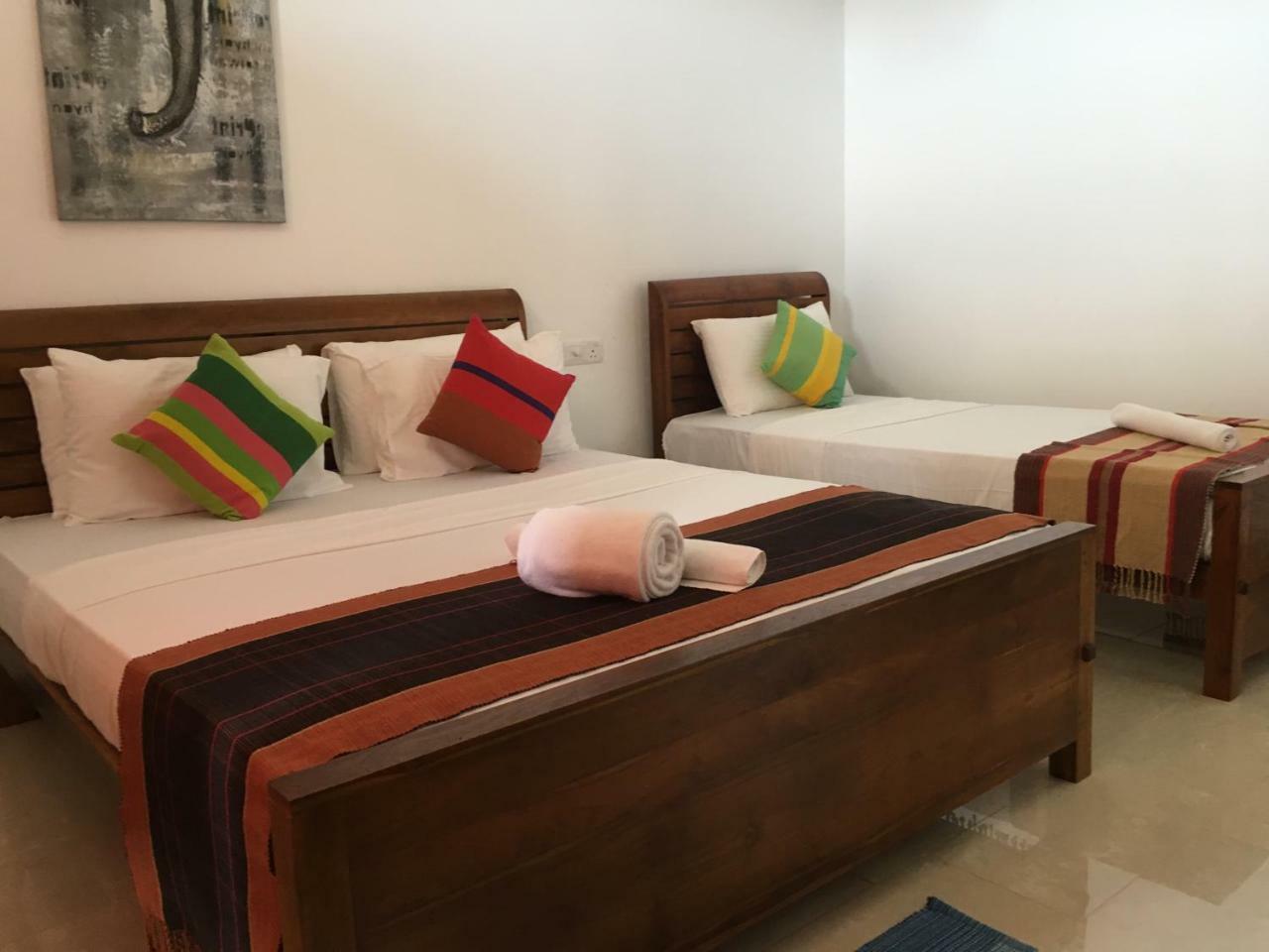 Pick & Go White House Bed and Breakfast Negombo Eksteriør billede