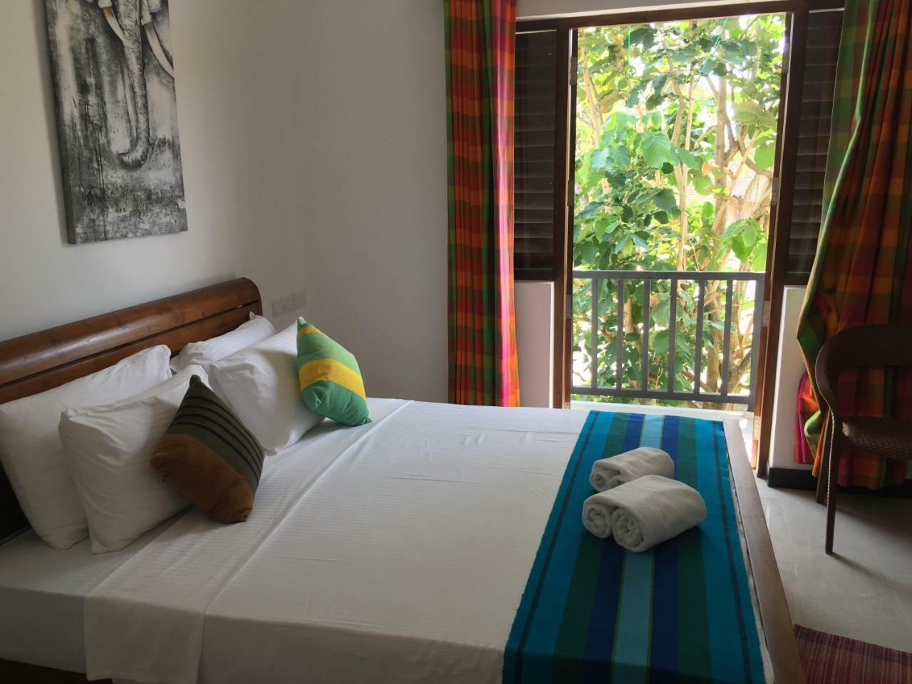 Pick & Go White House Bed and Breakfast Negombo Eksteriør billede